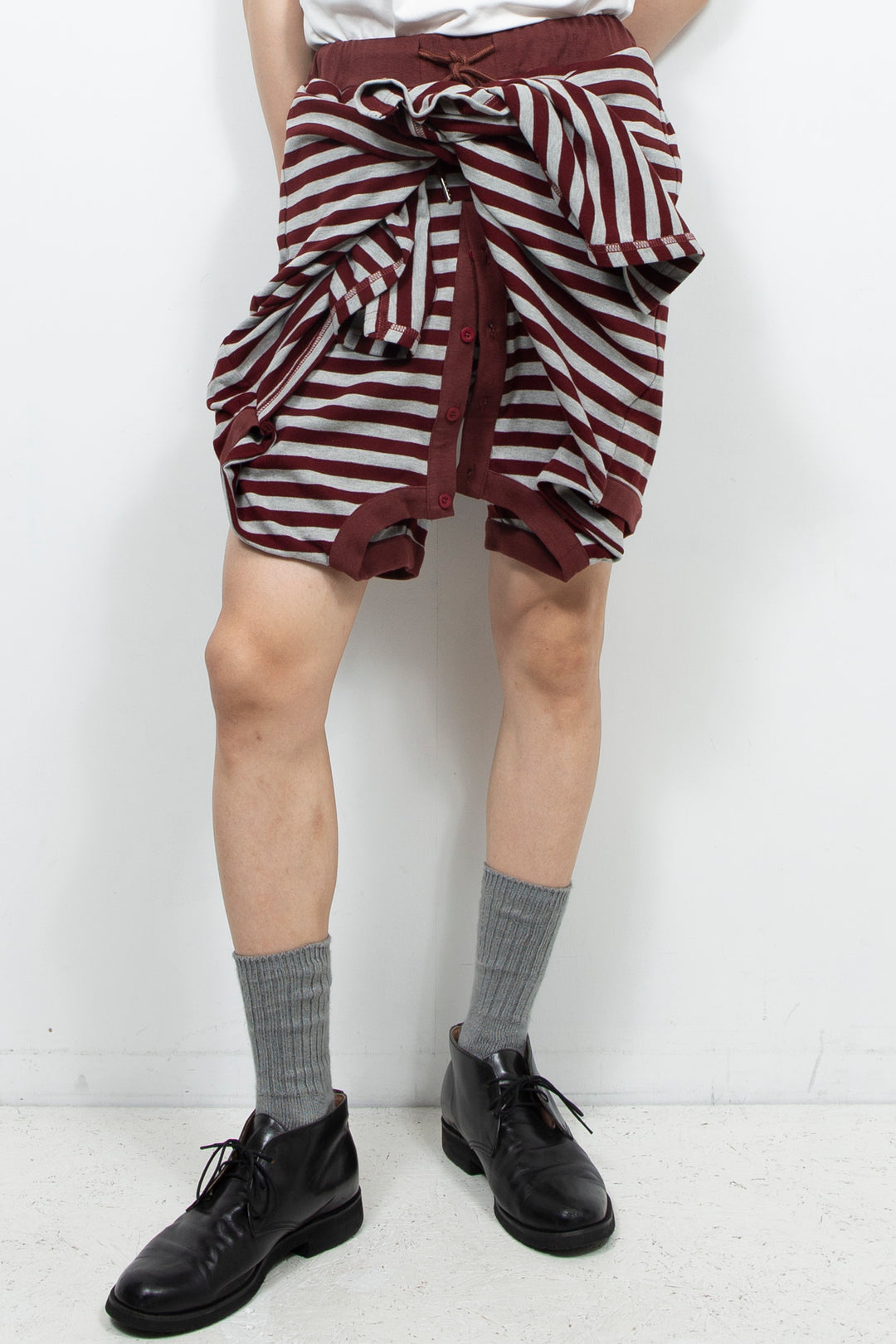 Striped deconstruction loose shorts