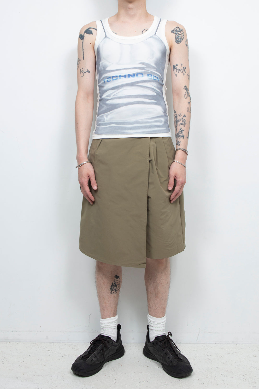 Two tone printed thread vest White