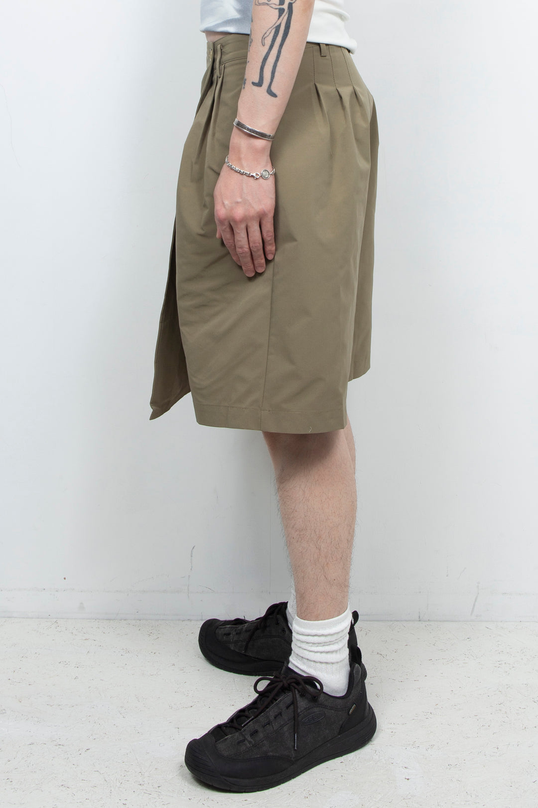 Khaki fashion short skirt pants