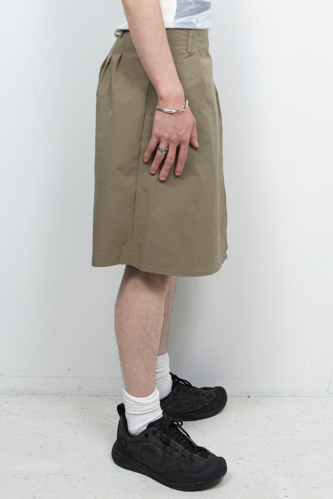 Khaki fashion short skirt pants