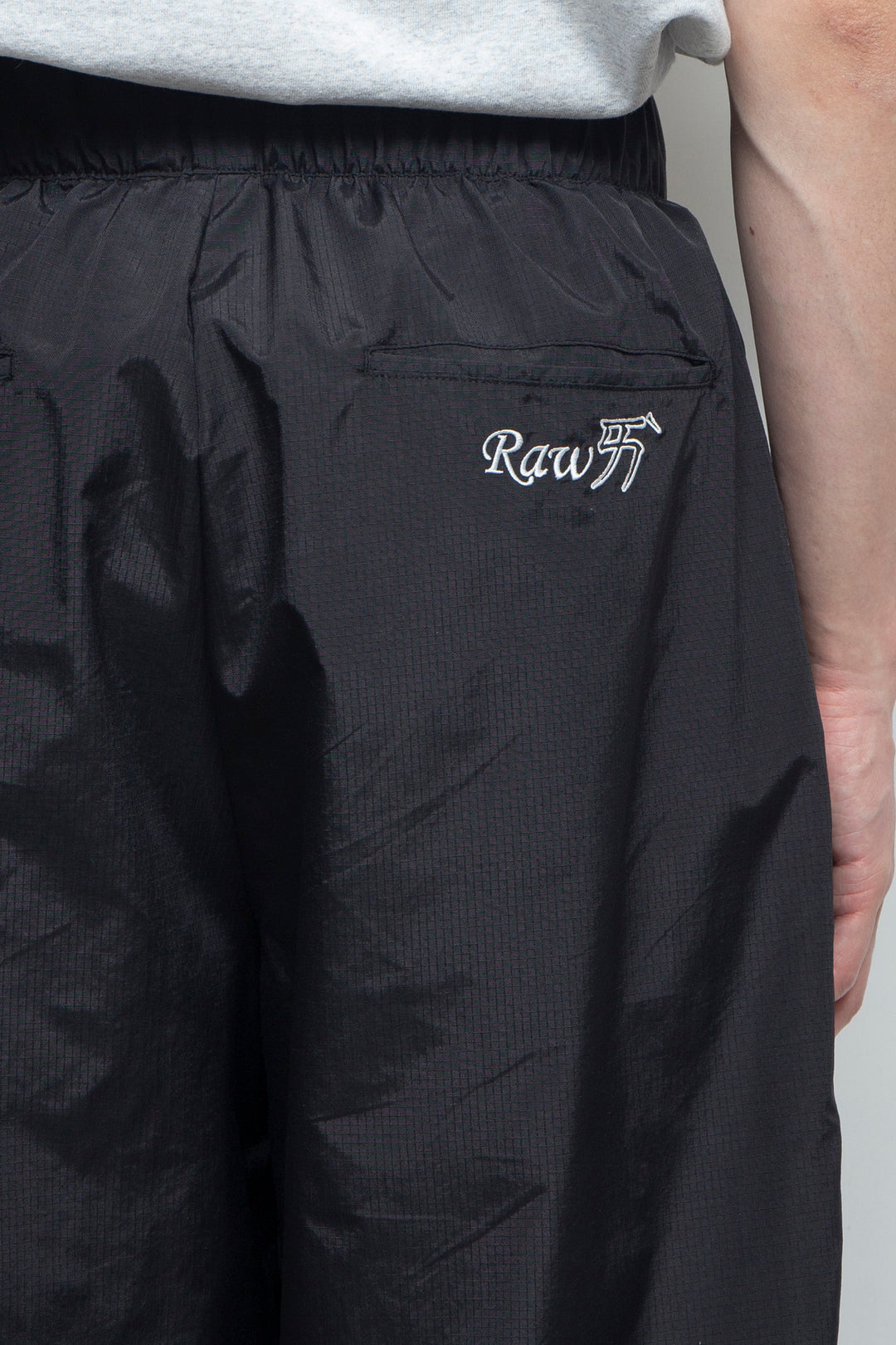 RAW LOVE NTLON PANTS BLACK