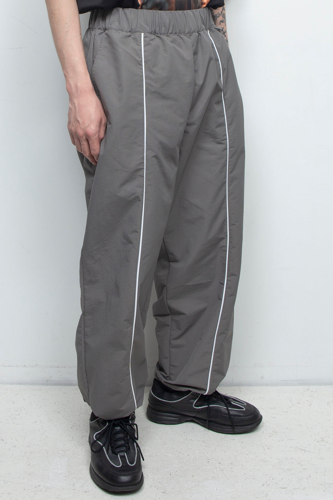RAW LOVE NTLON PANTS GRAY