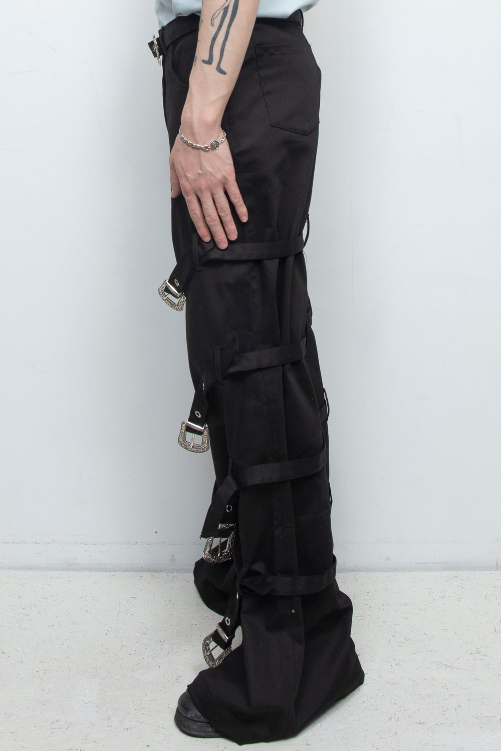 Metal buckle pants