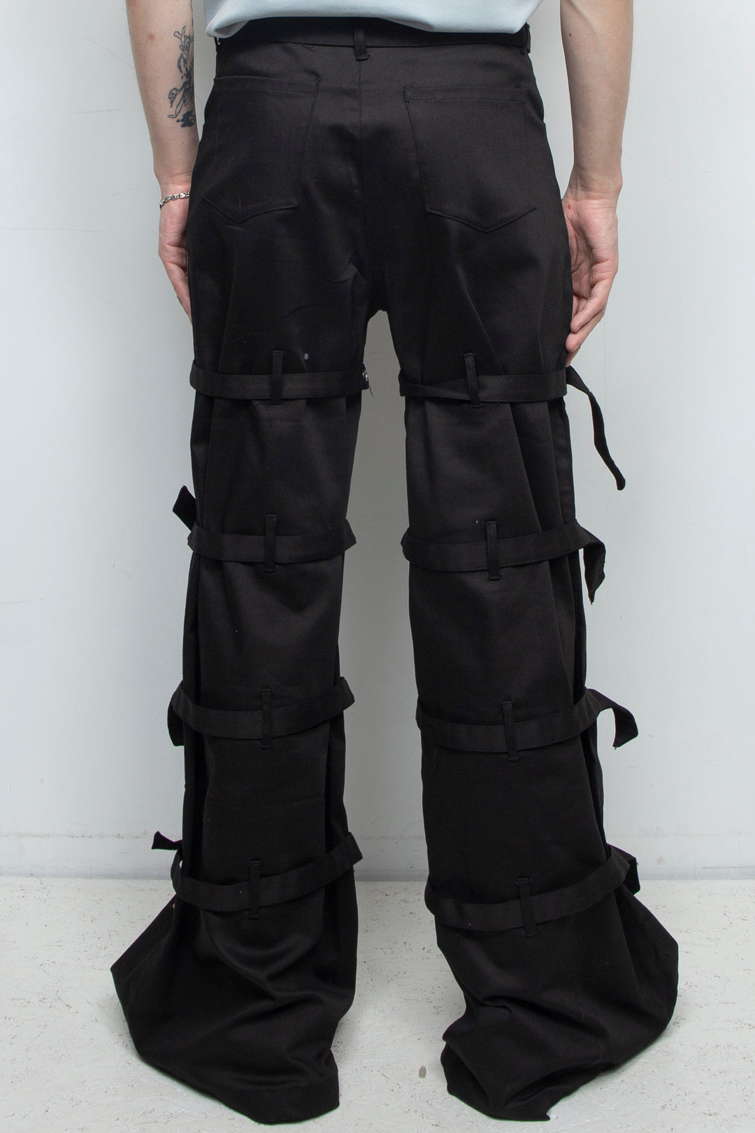 Metal buckle pants