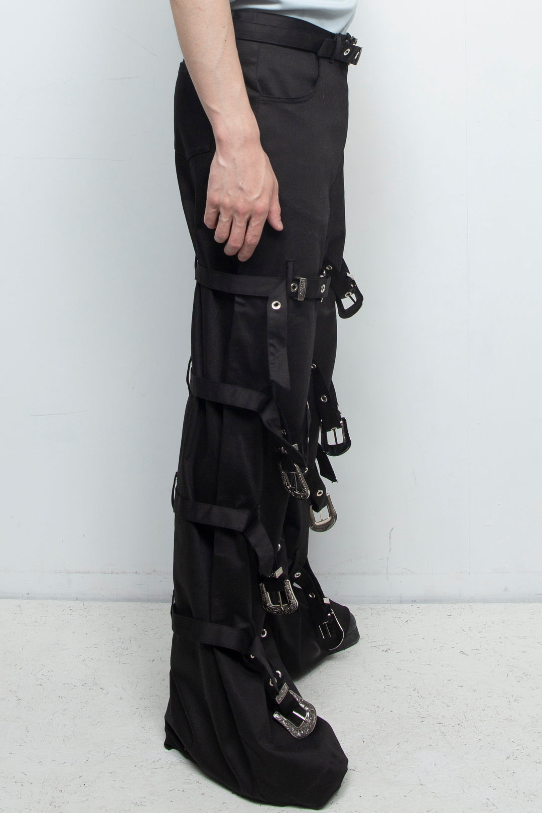 Metal buckle pants