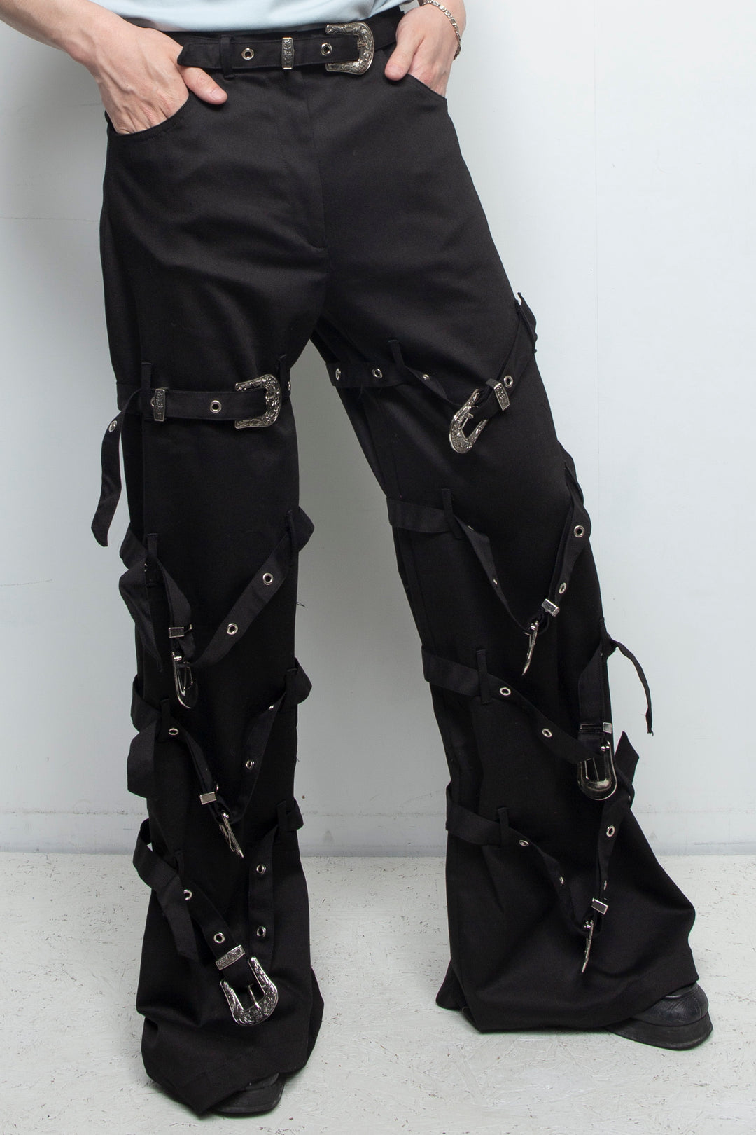 Metal buckle pants