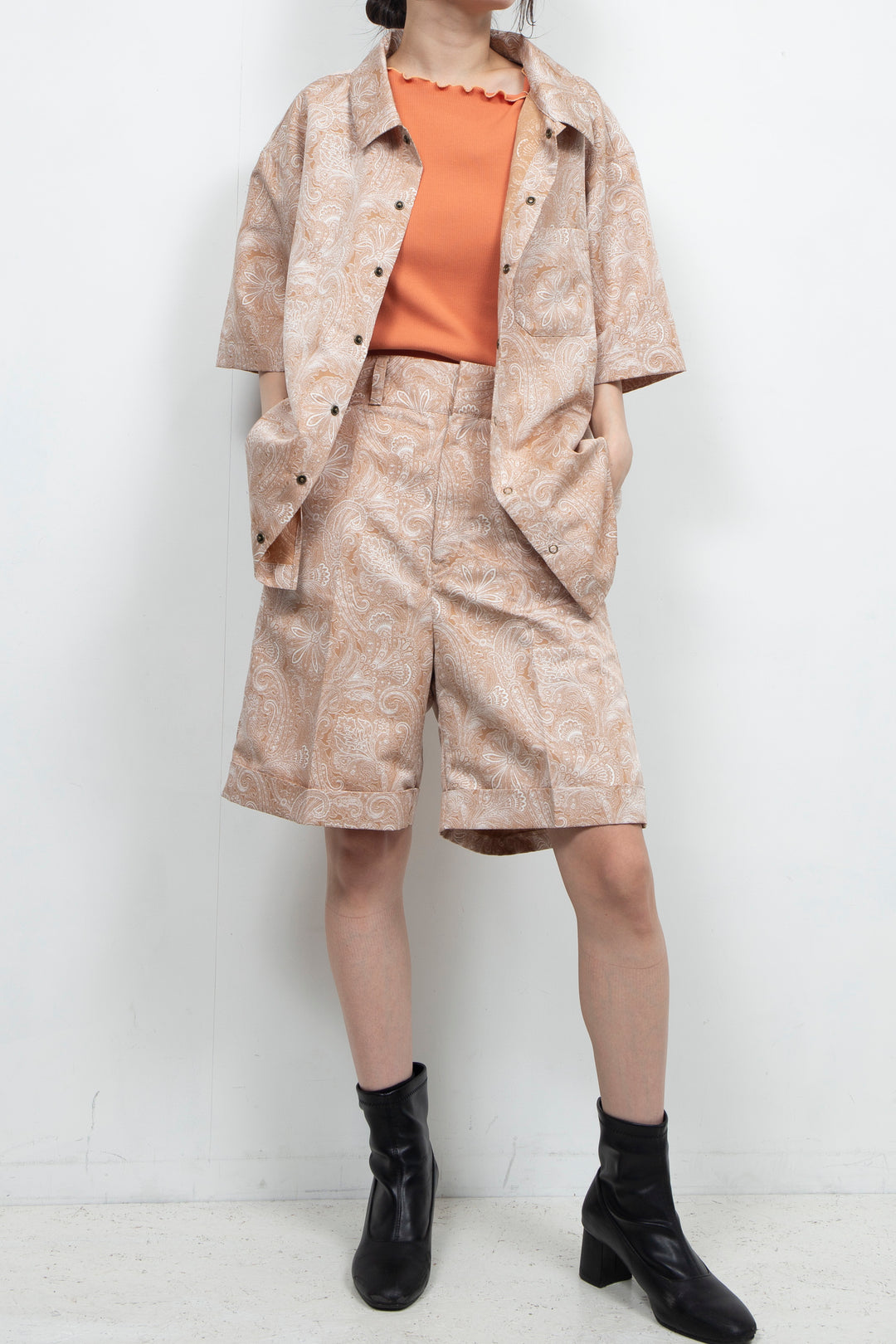 Paisley-print mini pocket shorts Beige