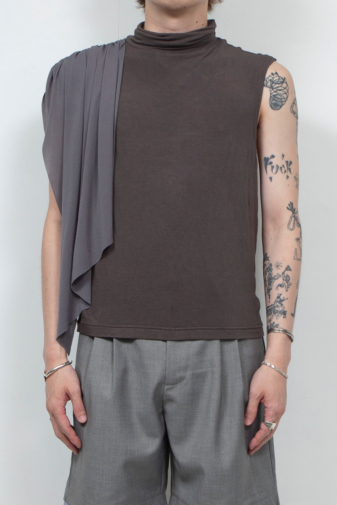 Two tone ribbon high neck vest Gray