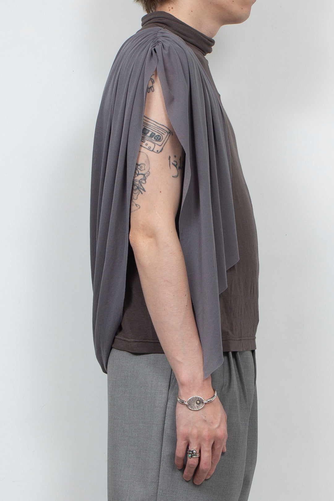 Two tone ribbon high neck vest Gray