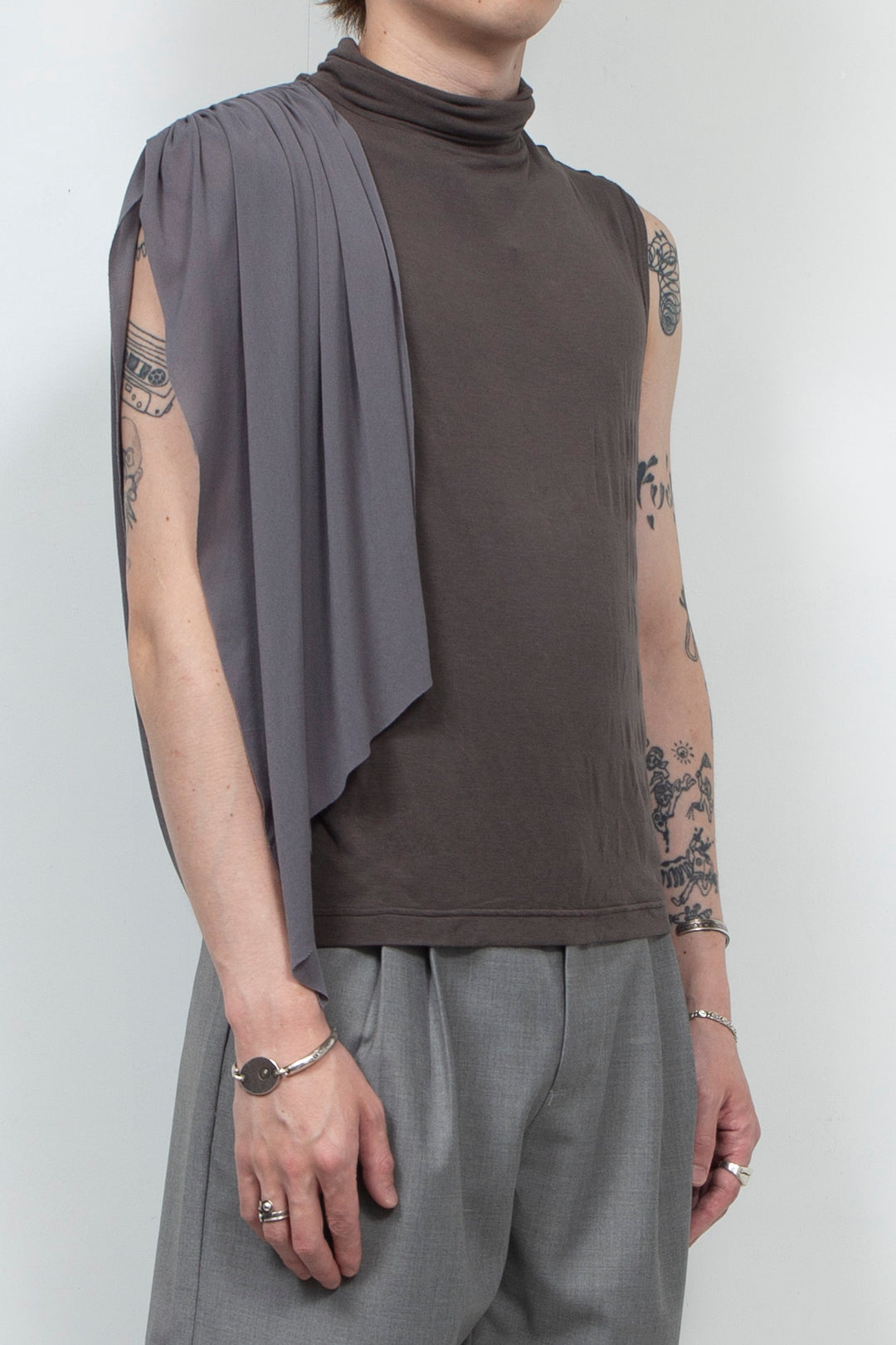 Two tone ribbon high neck vest Gray
