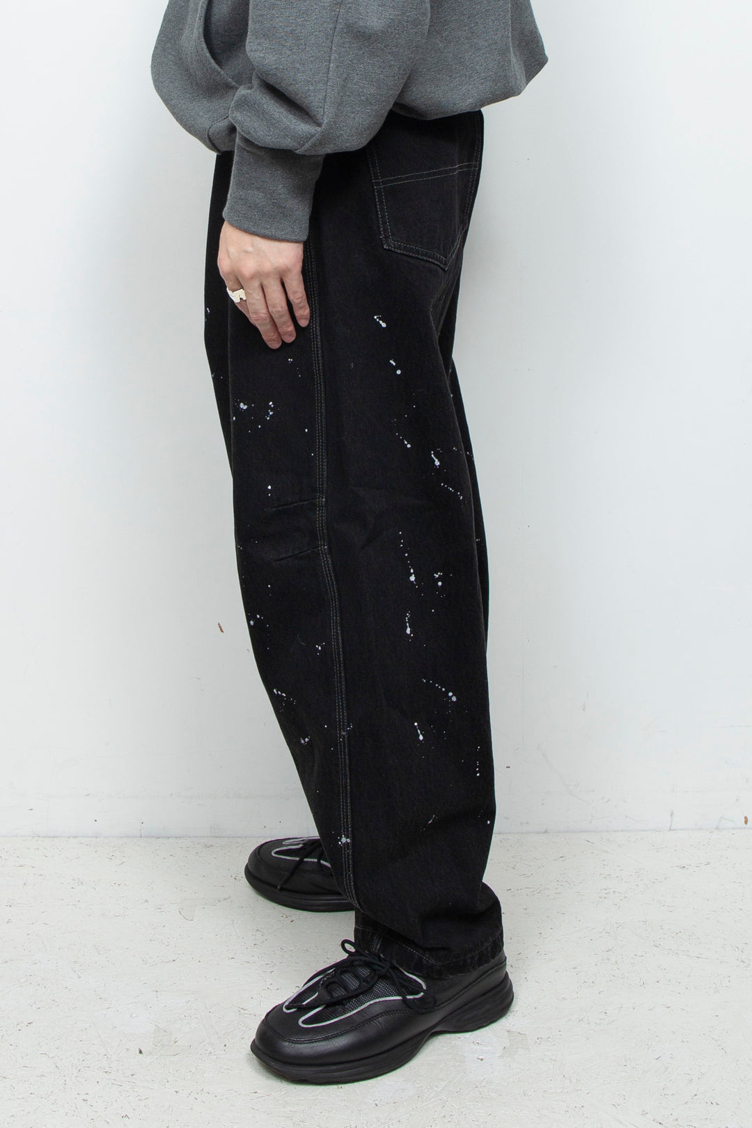 3D-Inertia Pattern Frosted Painted Barrel Denim BLACK