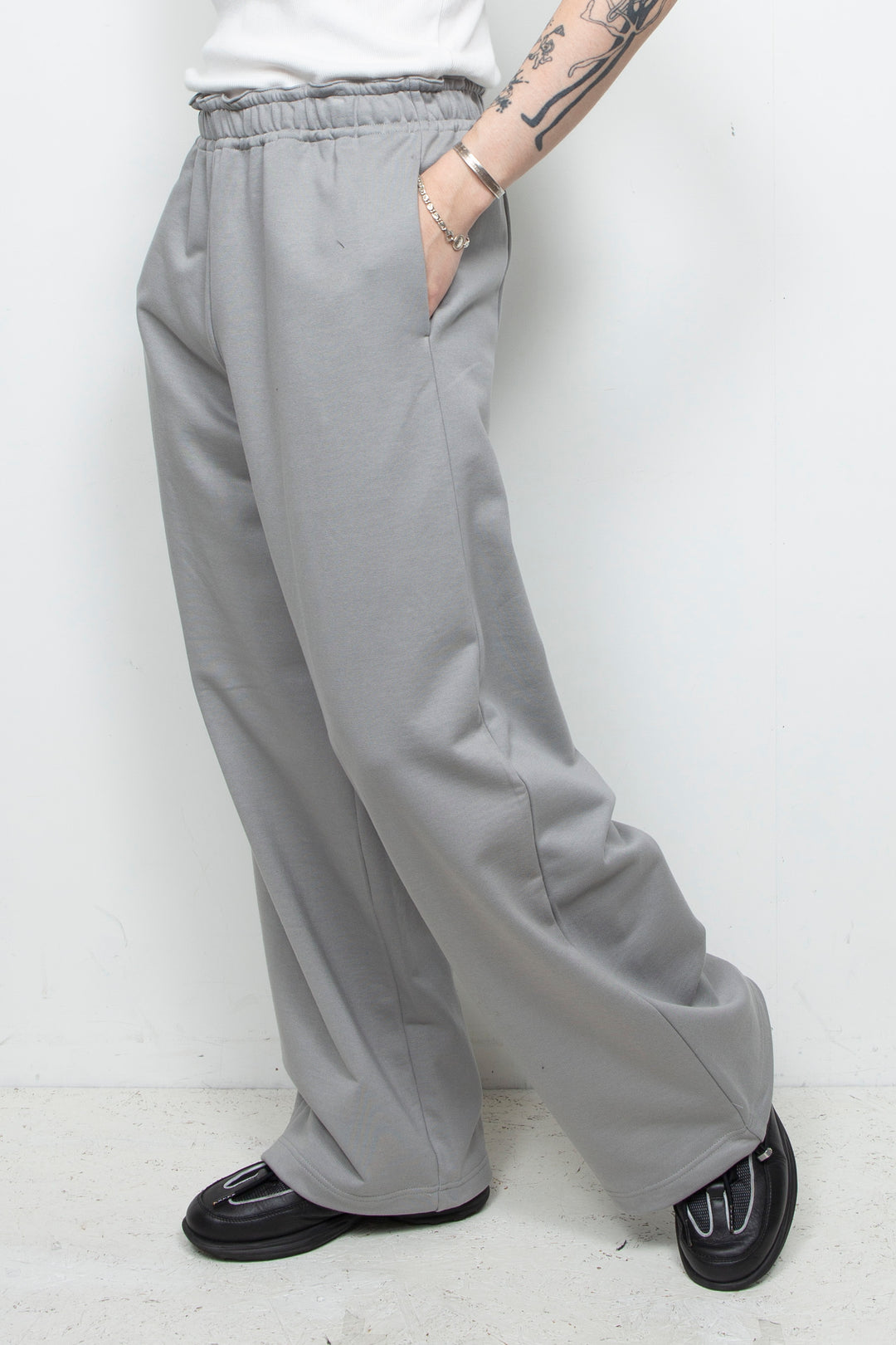 MANTIS SWEAT PANTS GRAY
