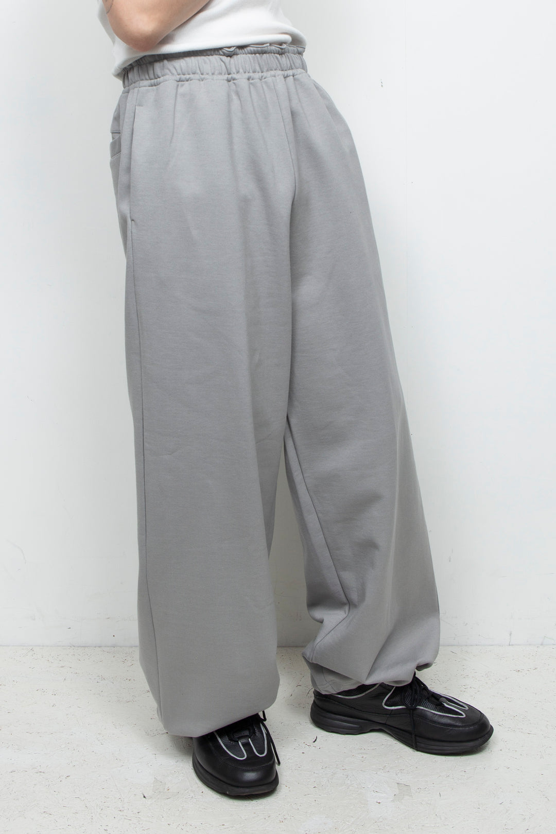 MANTIS SWEAT PANTS GRAY