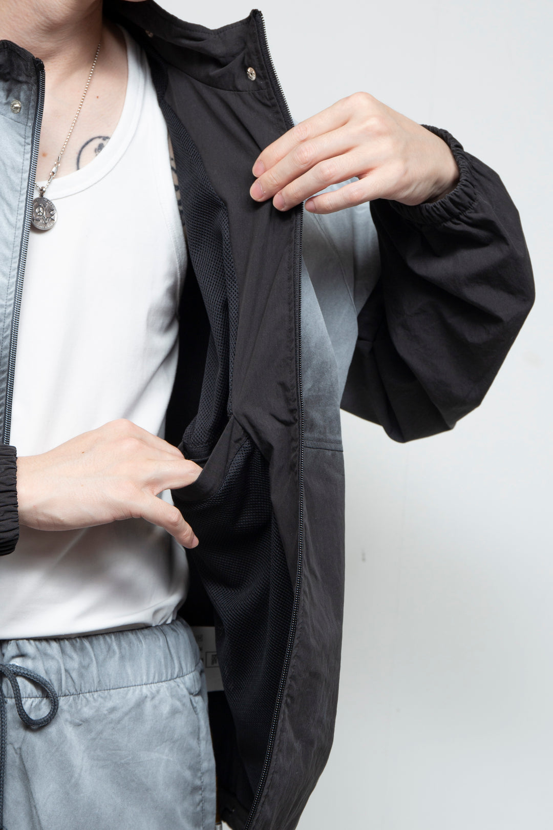 SPRAY PIGMENT-DYED BALACLAVA JACKET BLACK