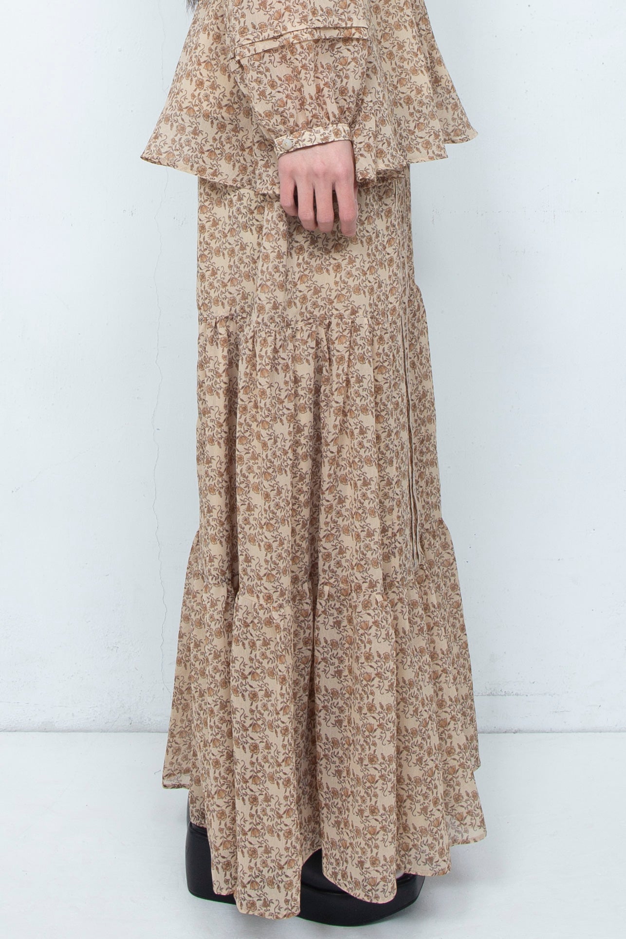 スカート ritsu 2-Way tuck frill high waist skirt 2-WAY CRINKLE TUCK RUFFLE HIGH WAIST MAXI SKIRT (FLORAL)／ritsu
