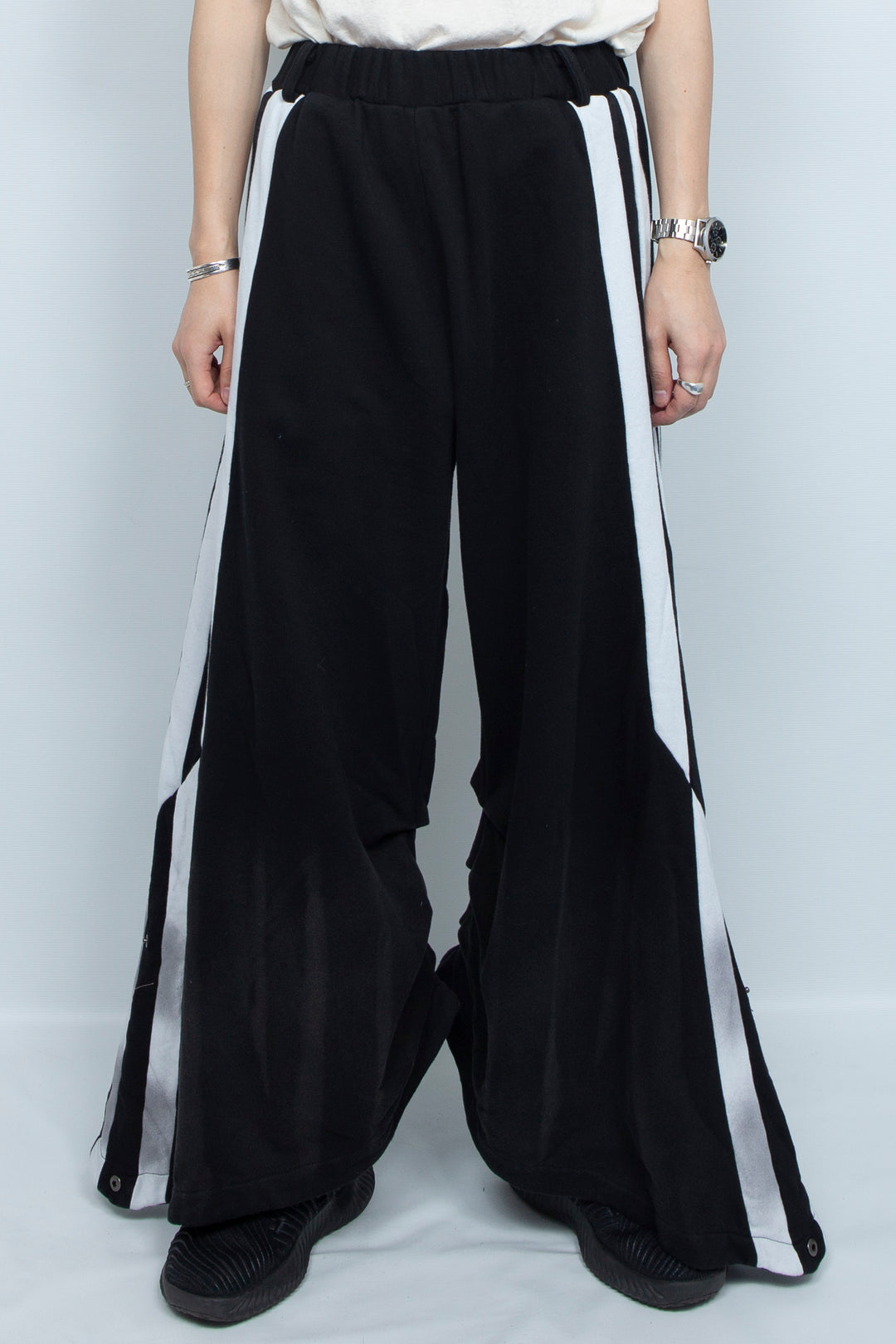 Black dual tone printed wide leg sports pants