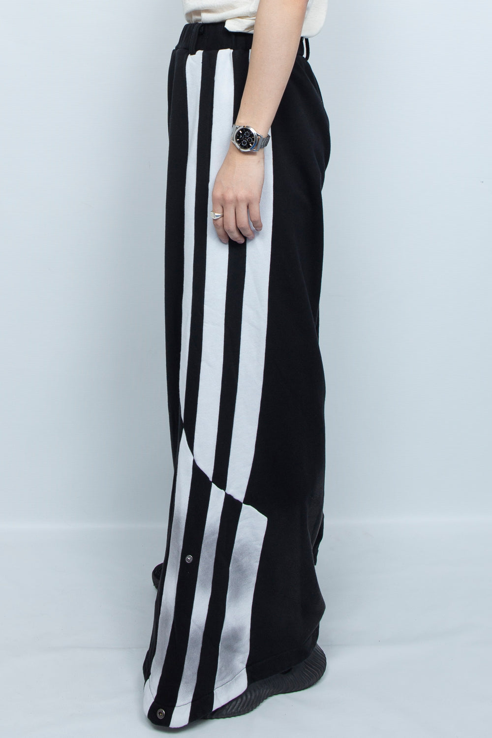 Black dual tone printed wide leg sports pants