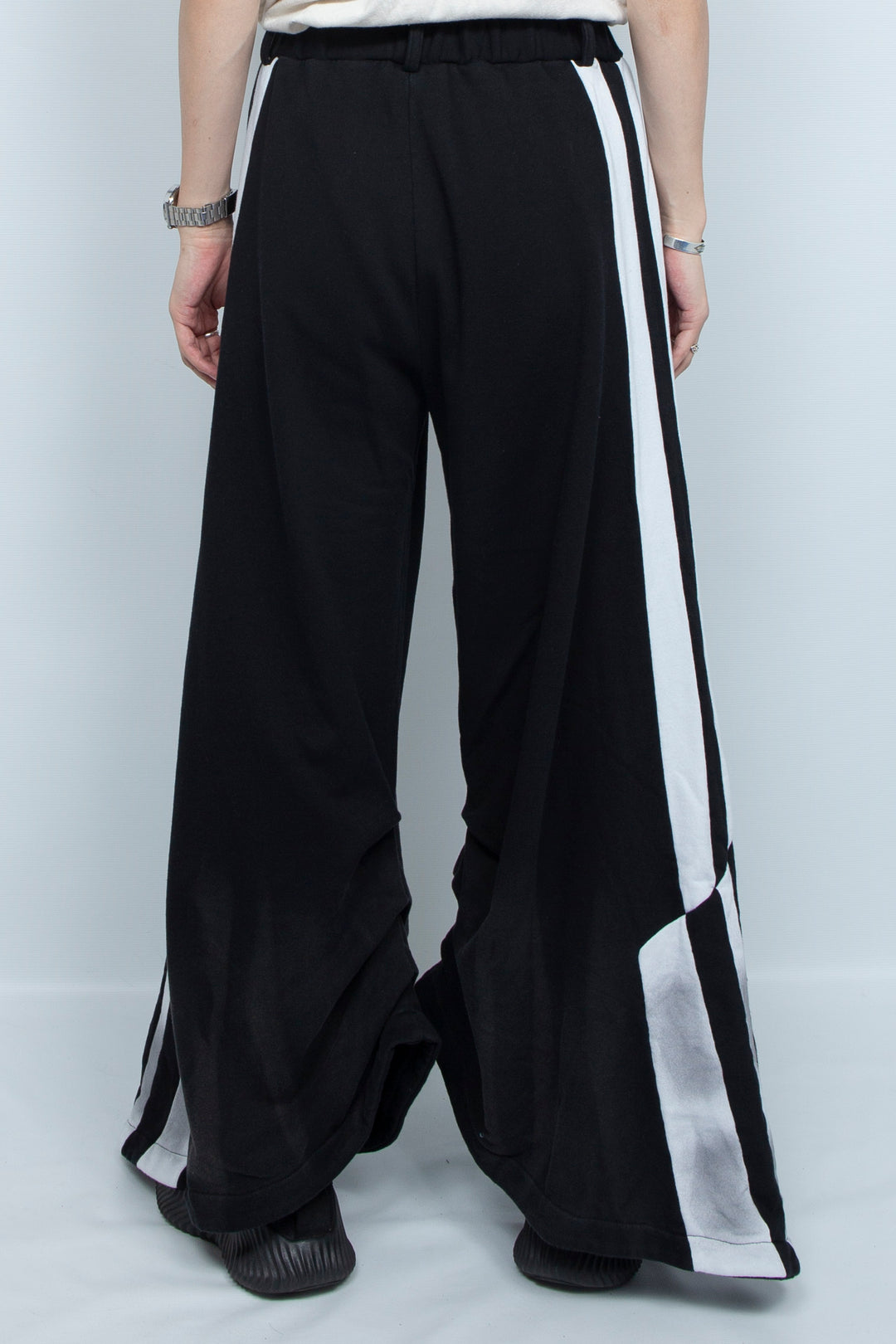 Black dual tone printed wide leg sports pants