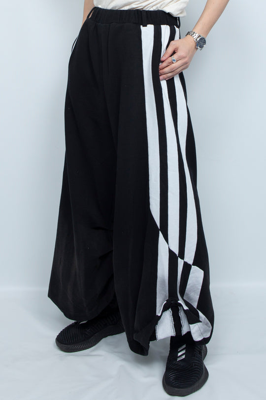 Black dual tone printed wide leg sports pants