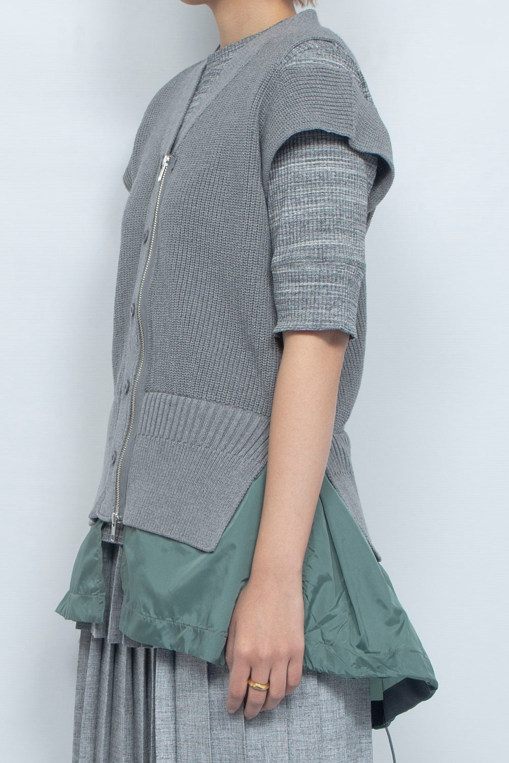 250104 VEST GRAY