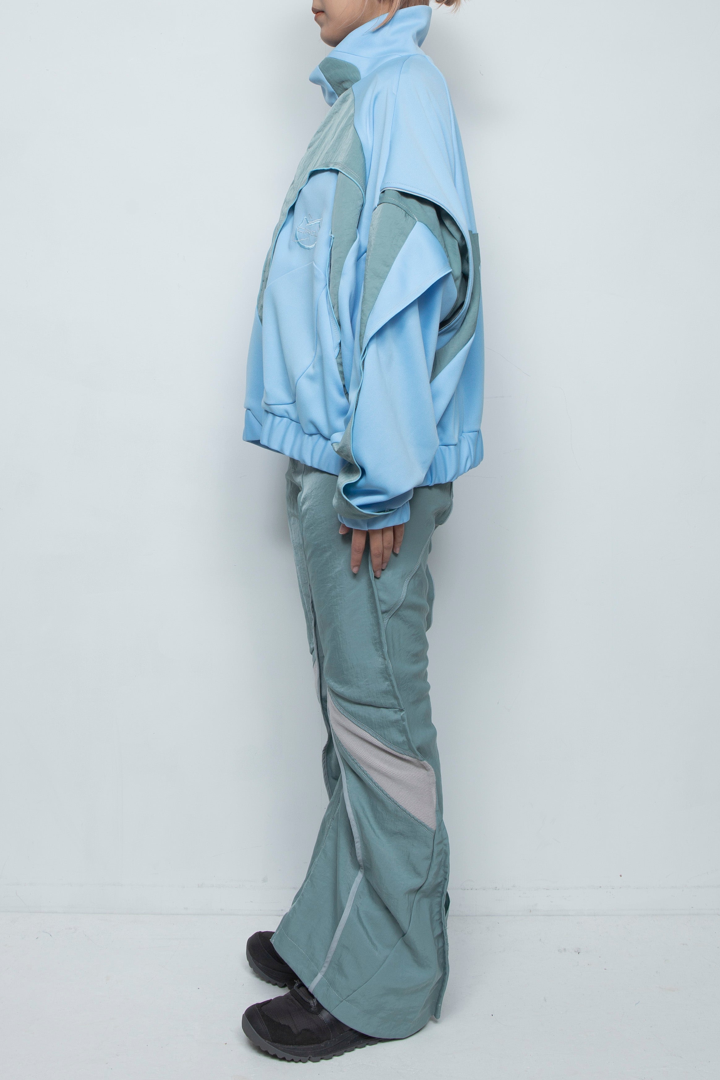 【新品未使用】BALMUNG バルムング 重ねナイロンジャージ BALMUNG（バルムング）の「BALMUNG / 重ねナイロンジャージ / 黒