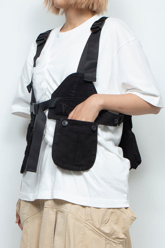 look-forward vest black