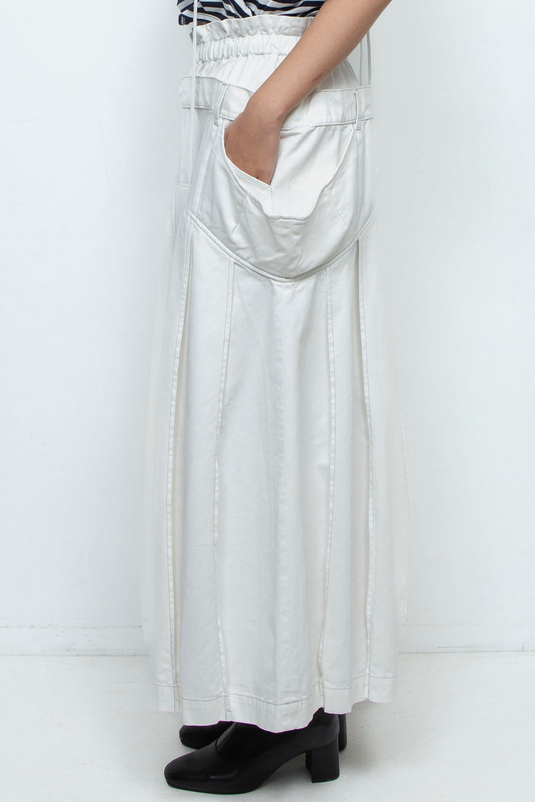 look-forward skirt white
