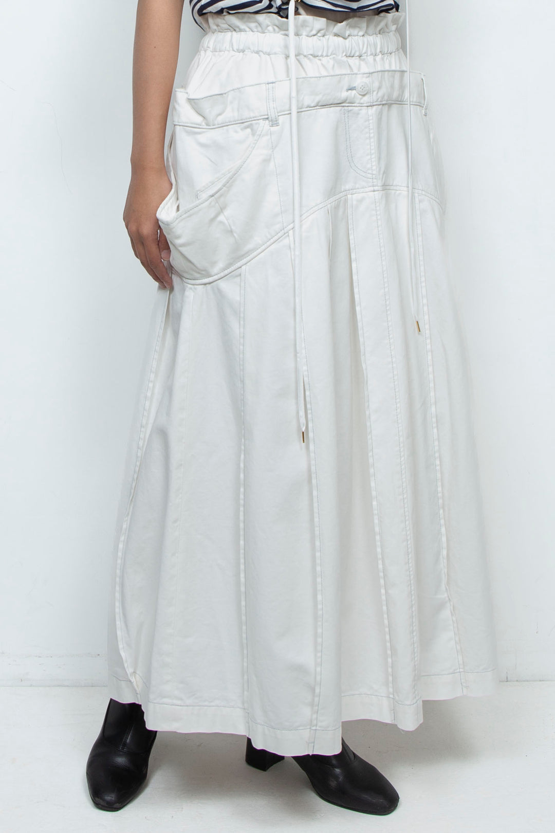 look-forward skirt white
