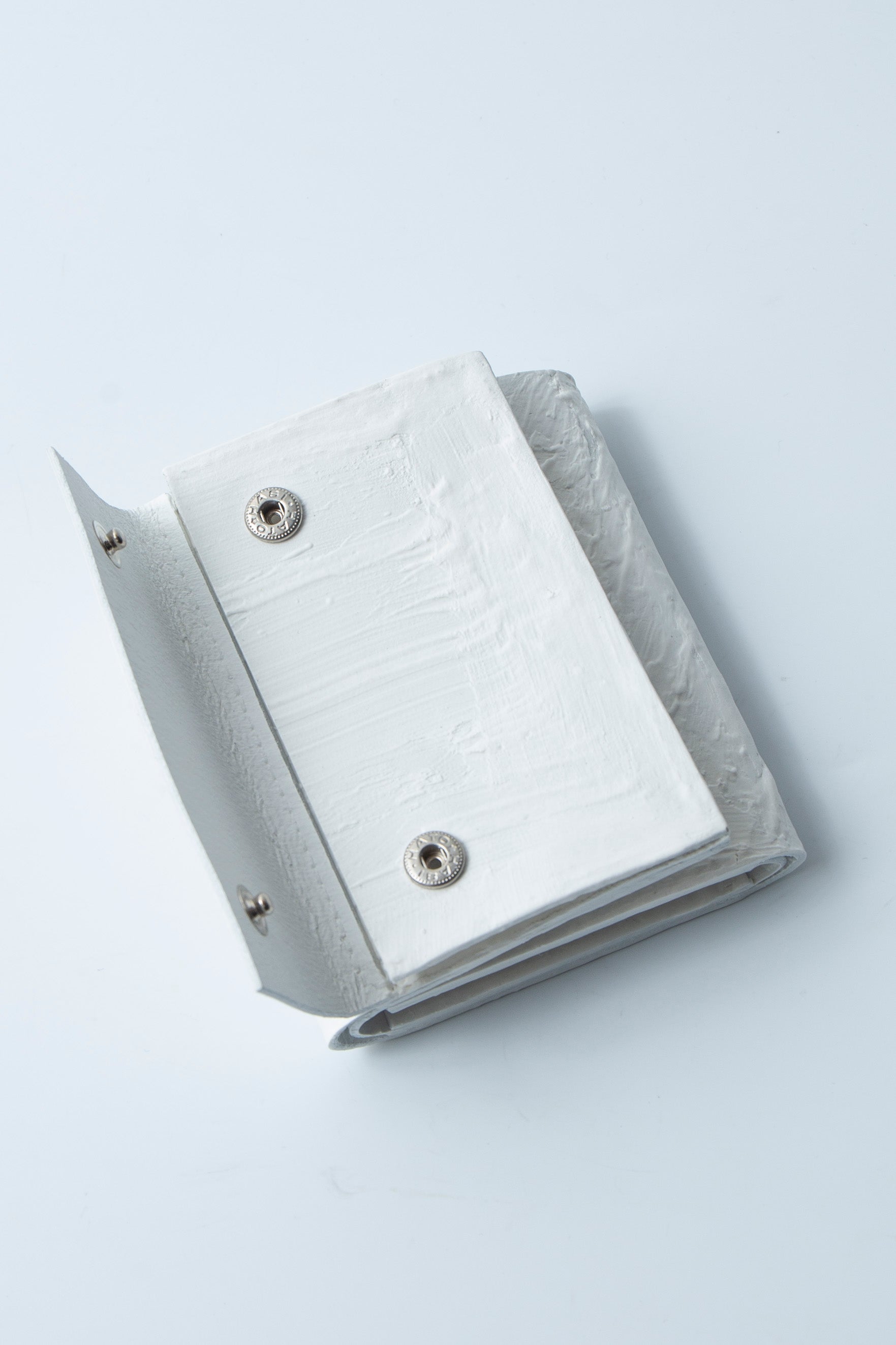 三つ折り豆財布 wh / カバン作家 カガリユウスケ KAGARI YUSUKE