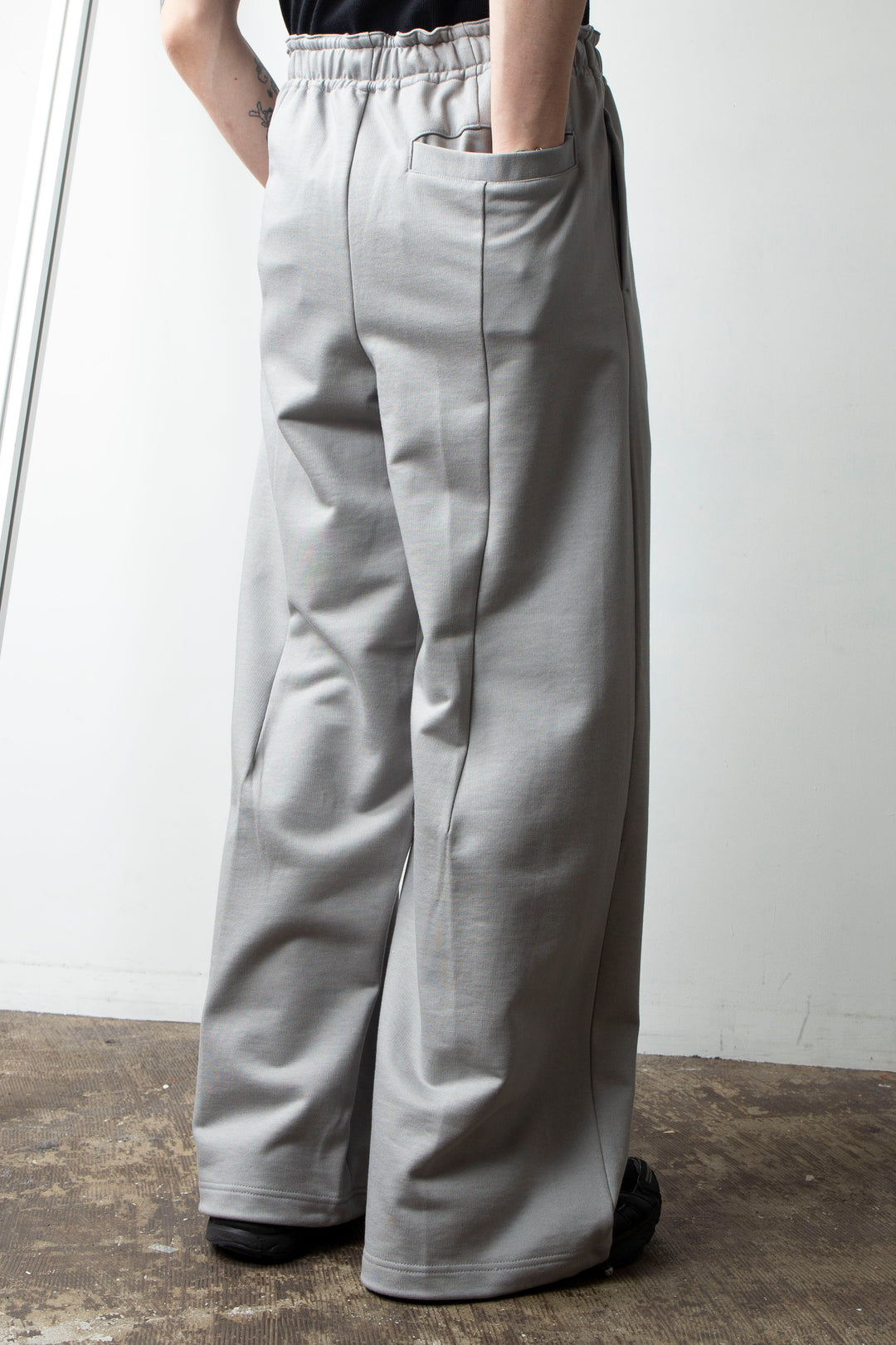 MANTIS SWEAT PANTS GRAY