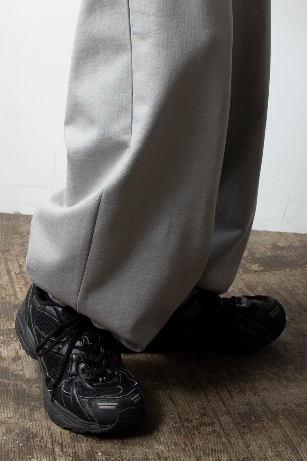 MANTIS SWEAT PANTS GRAY