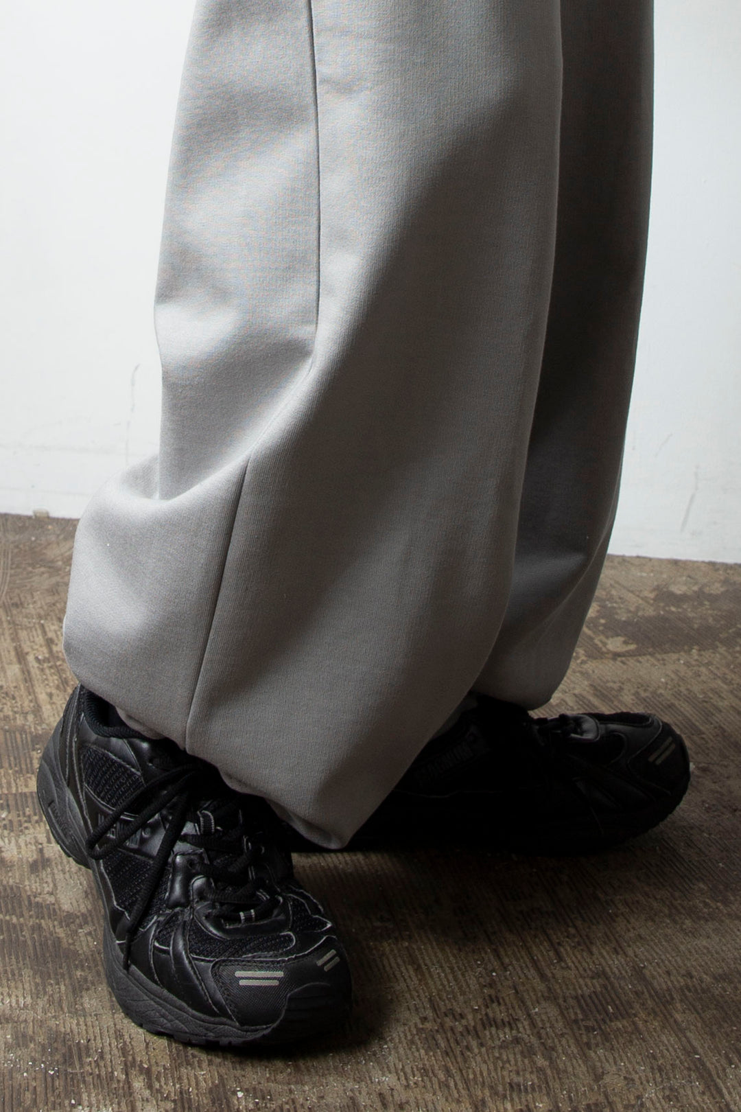 MANTIS SWEAT PANTS GRAY