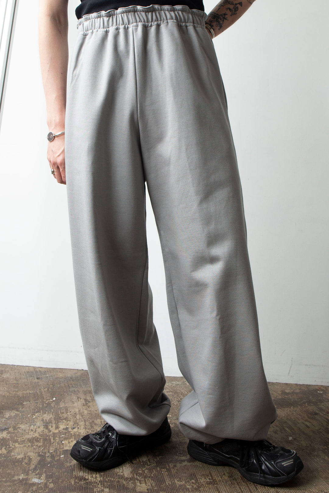 MANTIS SWEAT PANTS GRAY