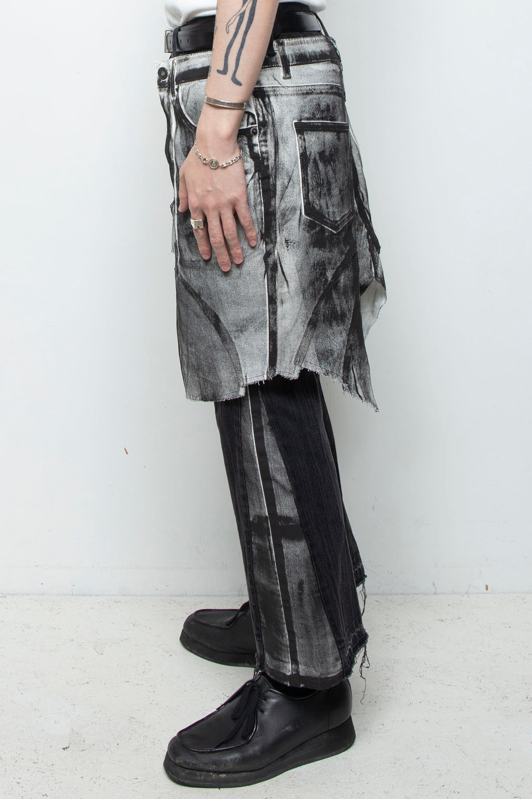 WRAPPED HAND PAINTING FLARE JEANS
