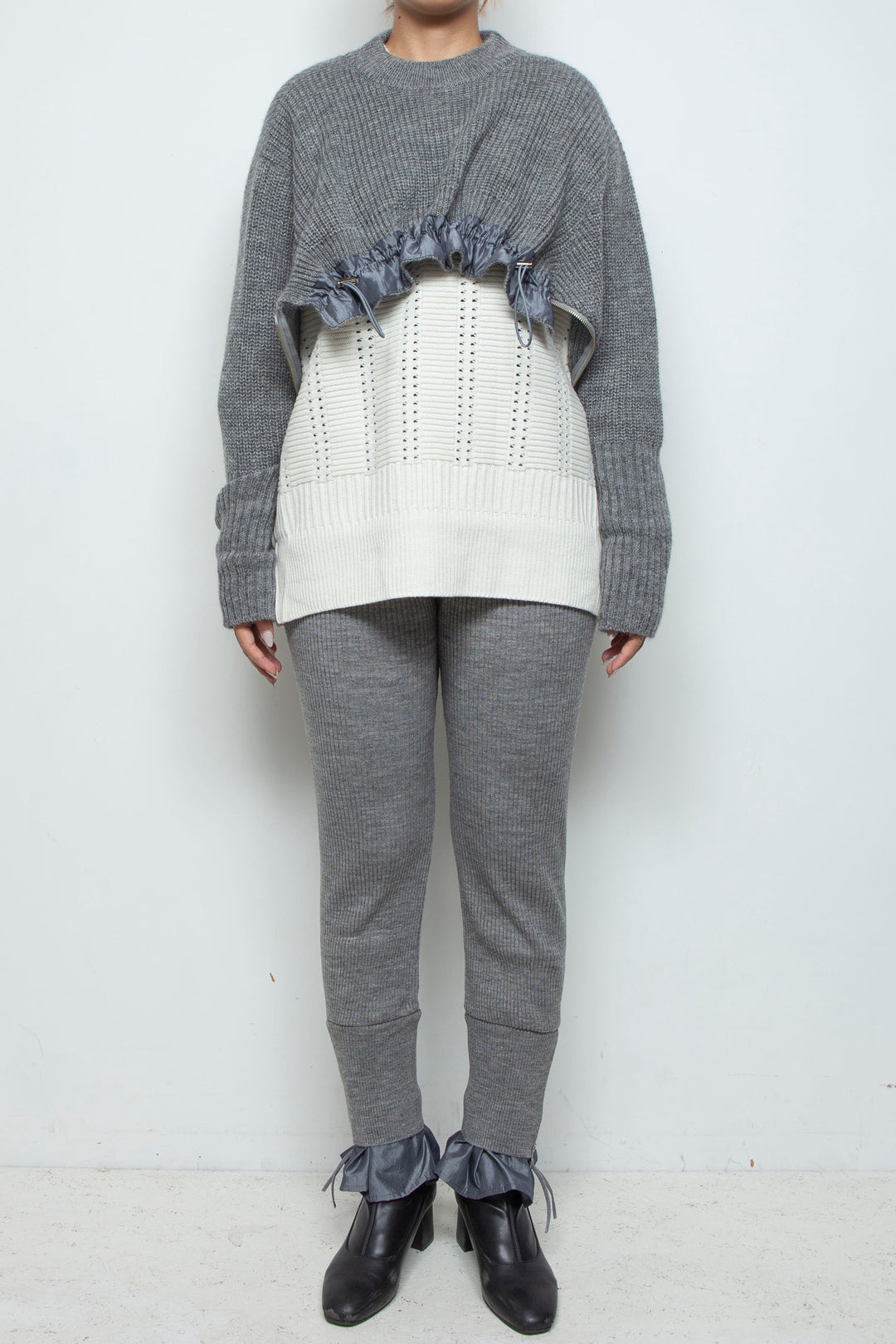250201 KNIT GRAY