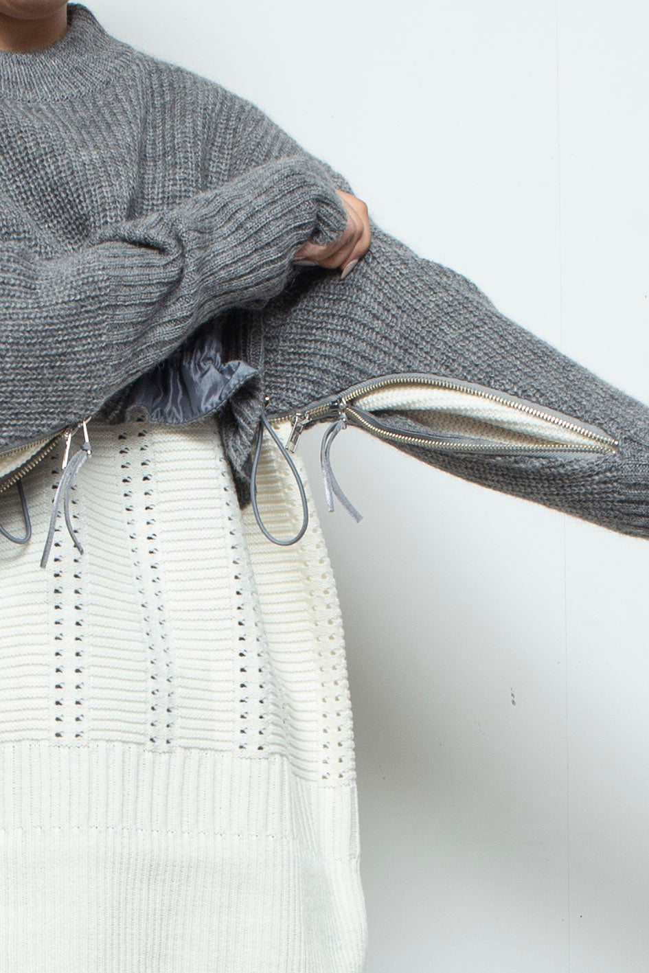 250201 KNIT GRAY