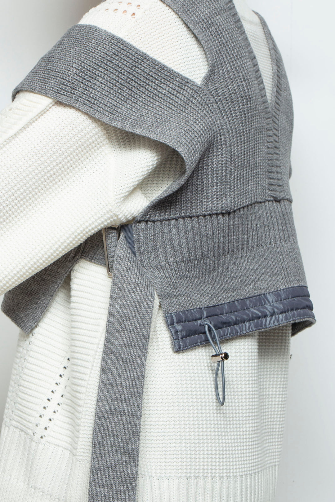 250202 VEST GRAY