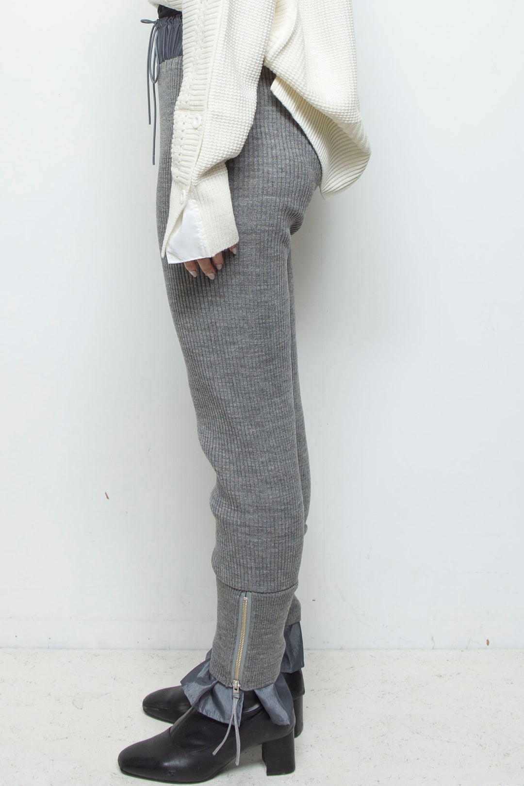 250204 PANT GRAY