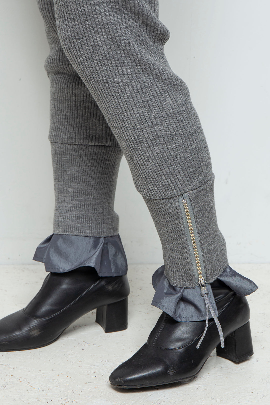 250204 PANT GRAY