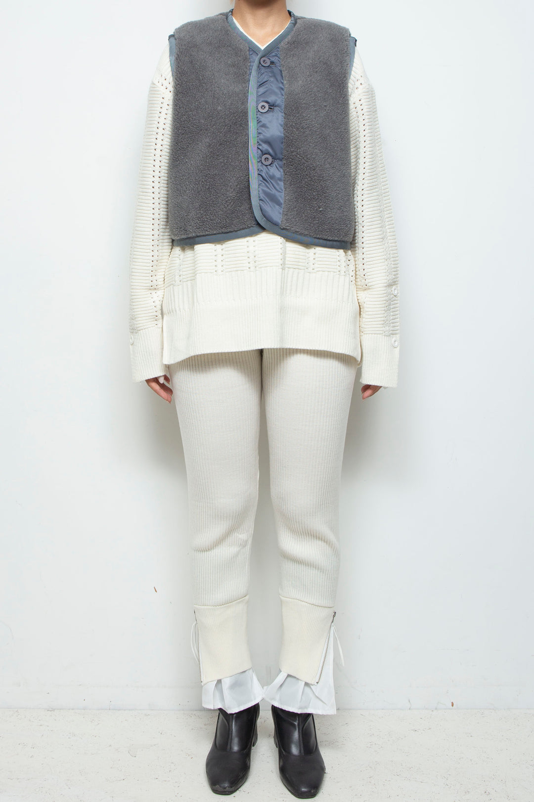 250209 VEST GRAY