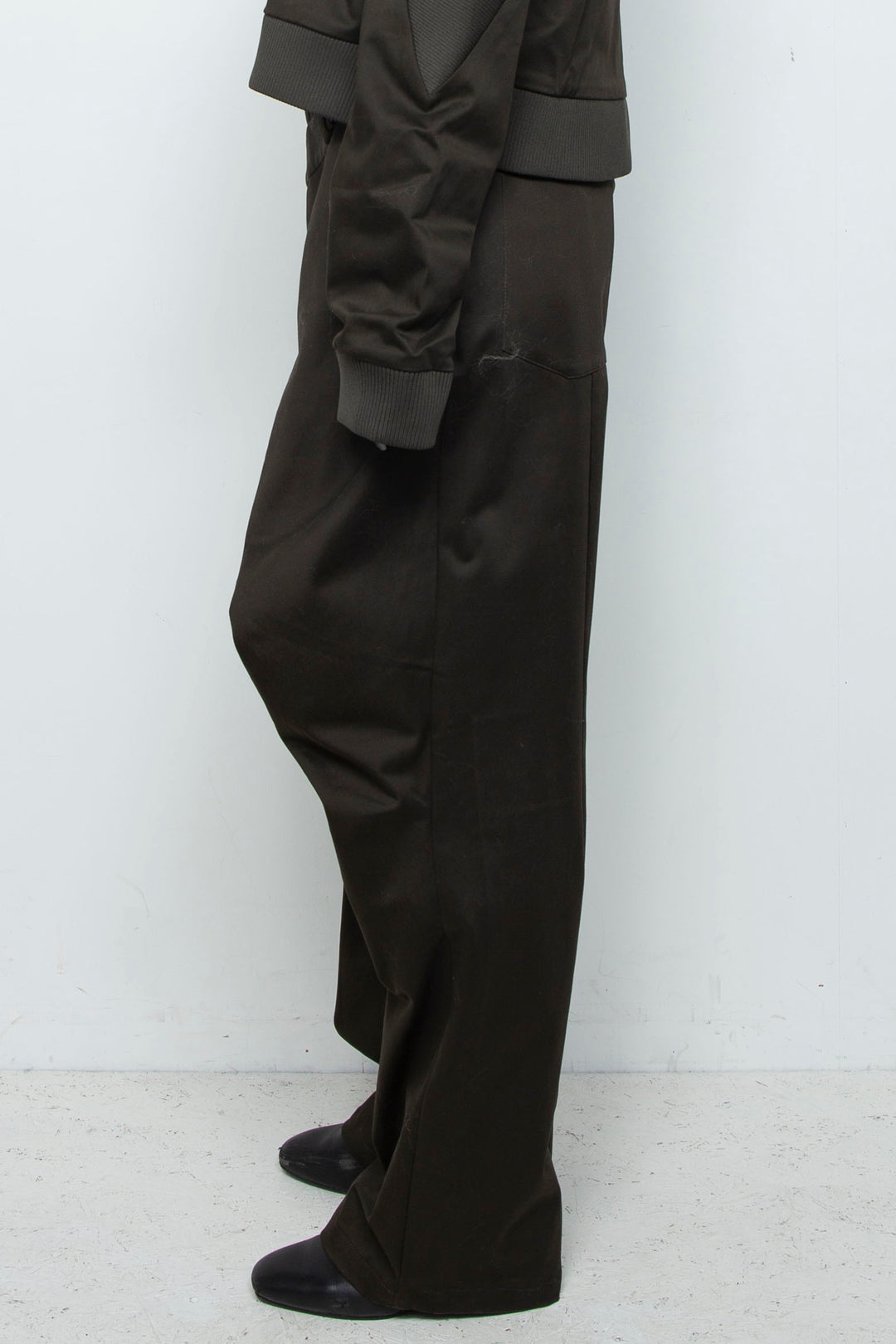 Deconstructing silhouette casual pants