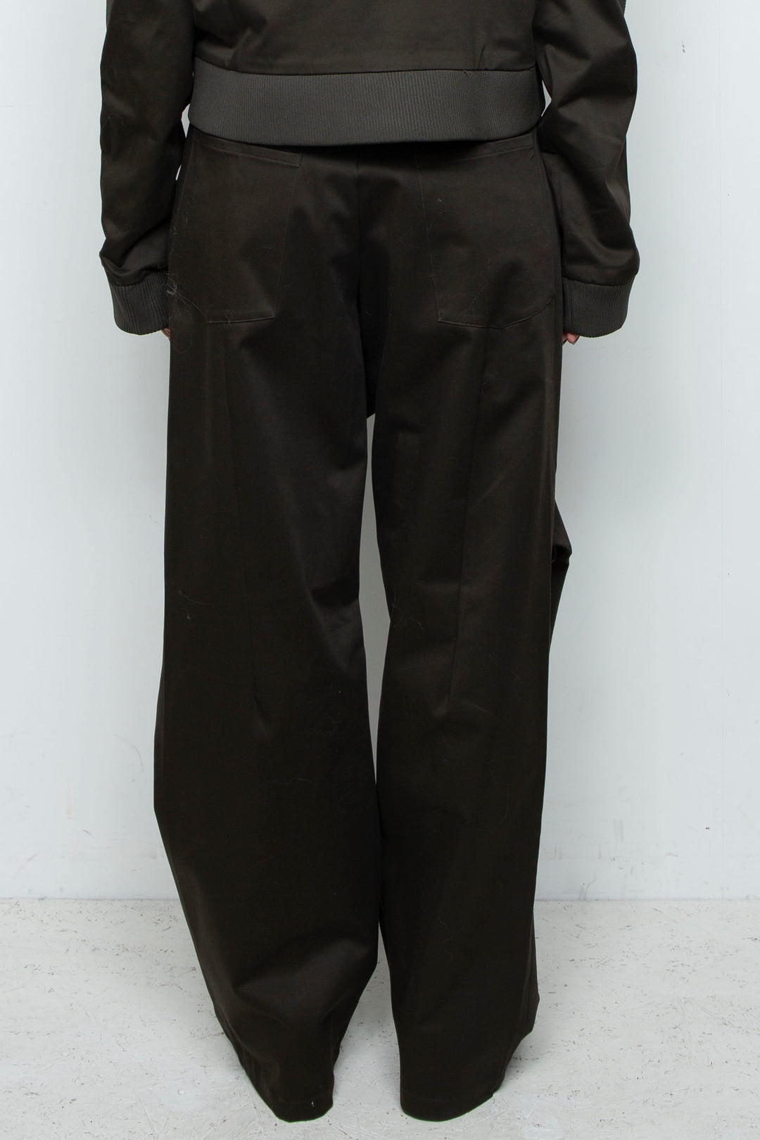 Deconstructing silhouette casual pants