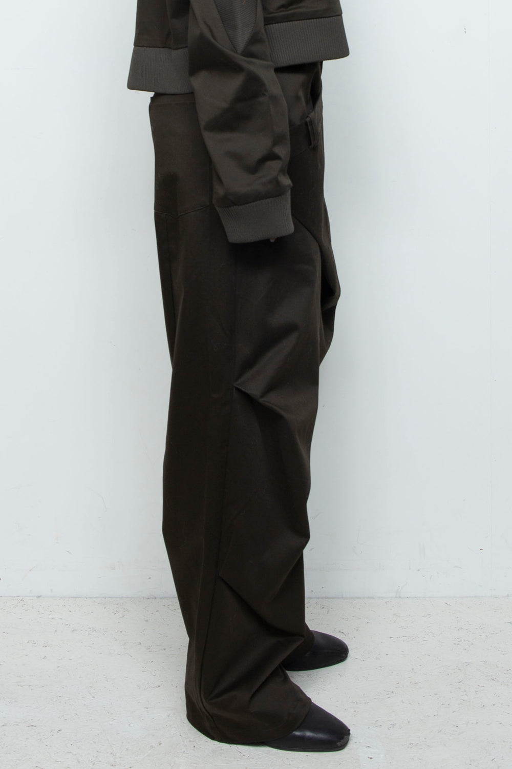 Deconstructing silhouette casual pants