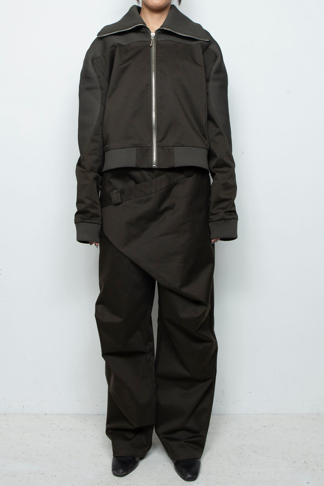 Deconstructing silhouette casual pants