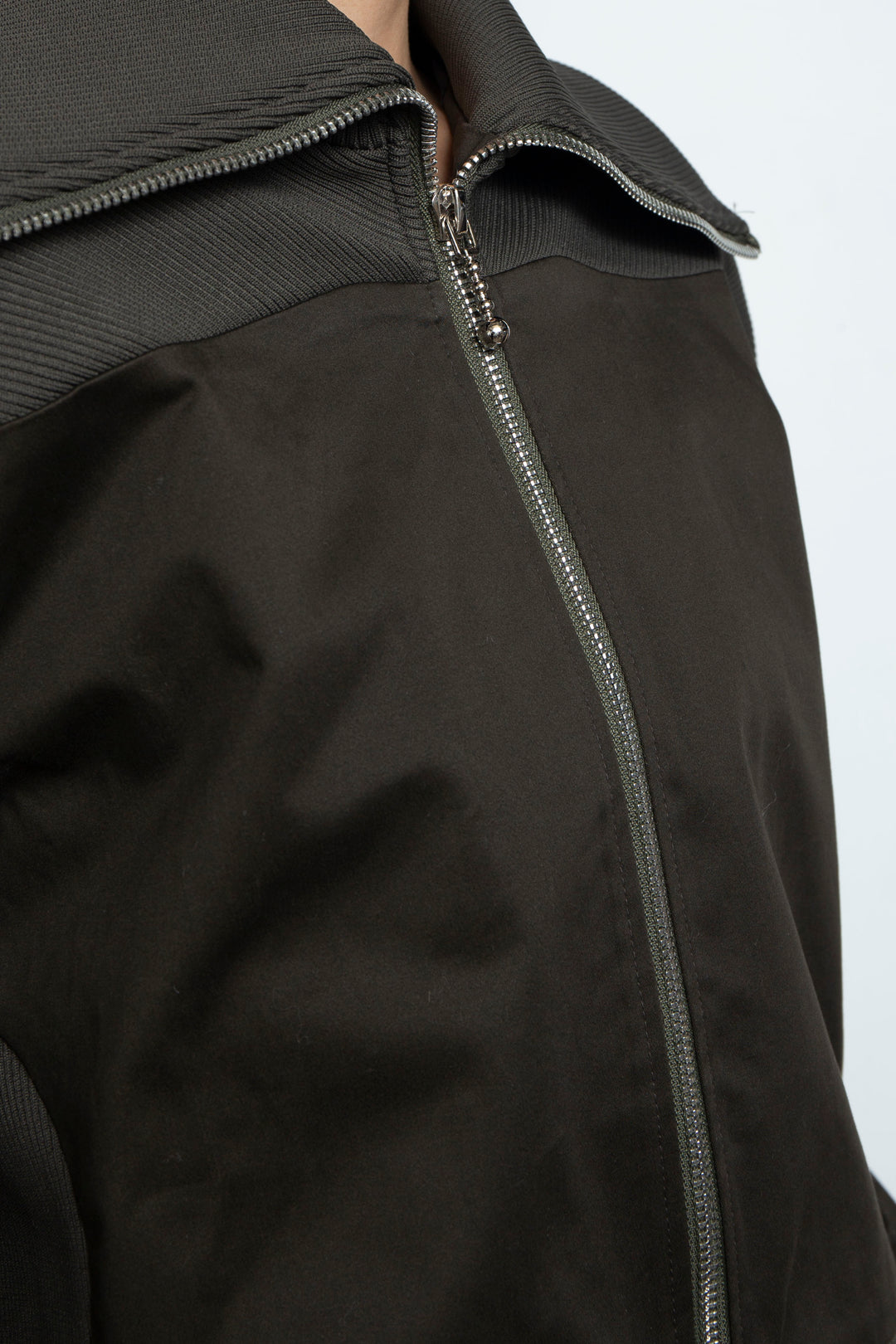 Threaded splicing large lapel zipper jacket