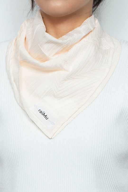 Technical Pleats Scarf White