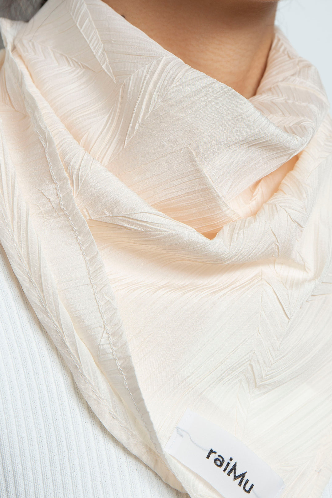 Technical Pleats Scarf White