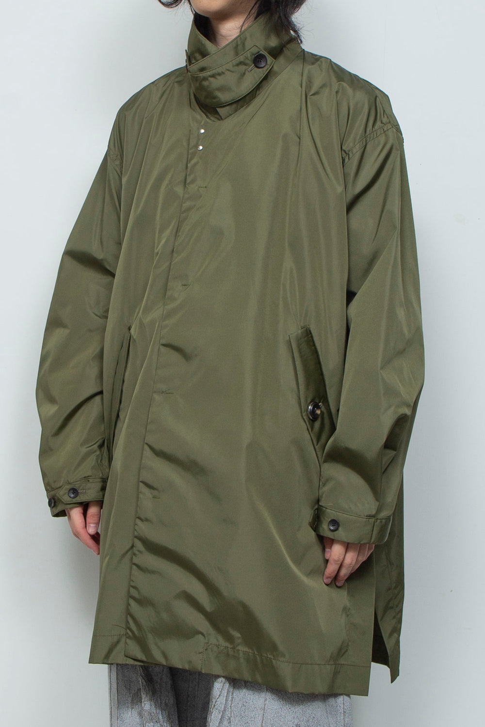 TRUSSAIR®︎ TWILL セミロングステンカラーコート MILITARY GREEN