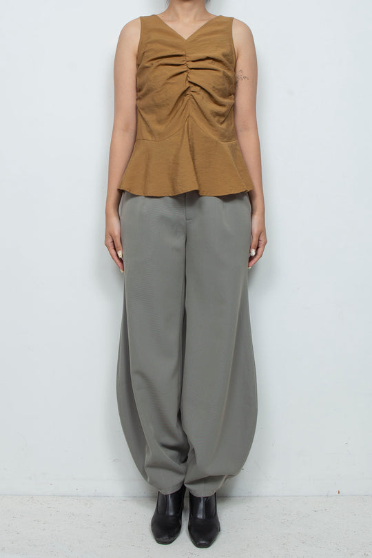 Front gather peplum hem top moca