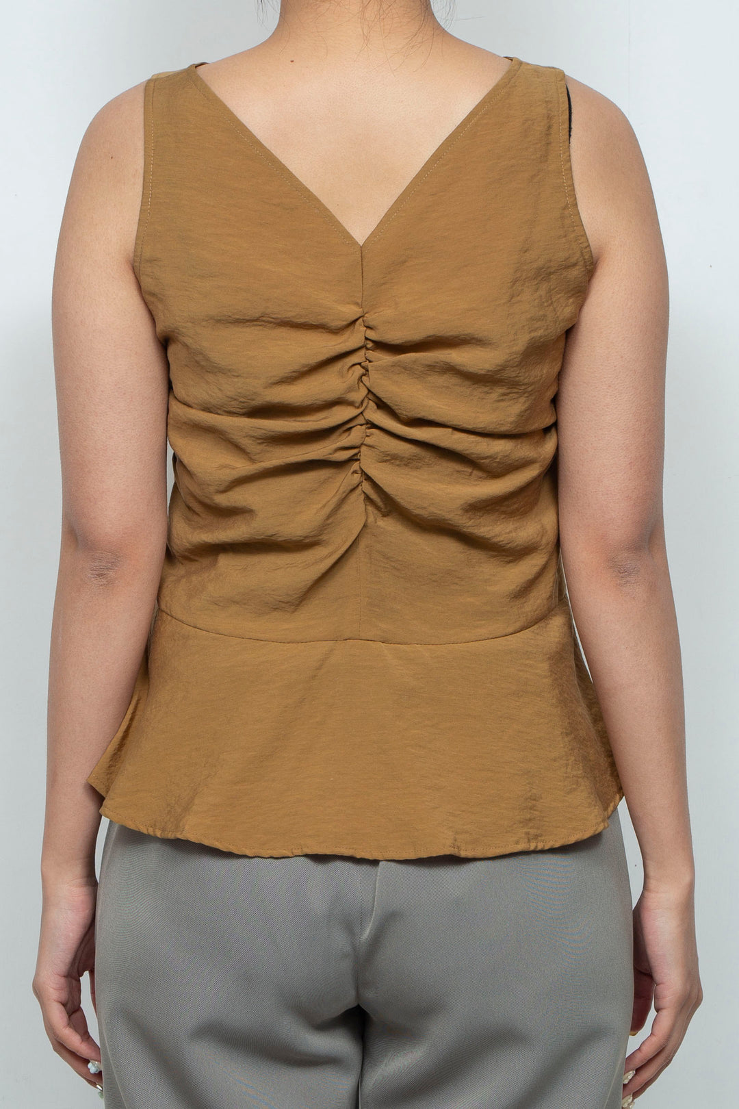 Front gather peplum hem top moca